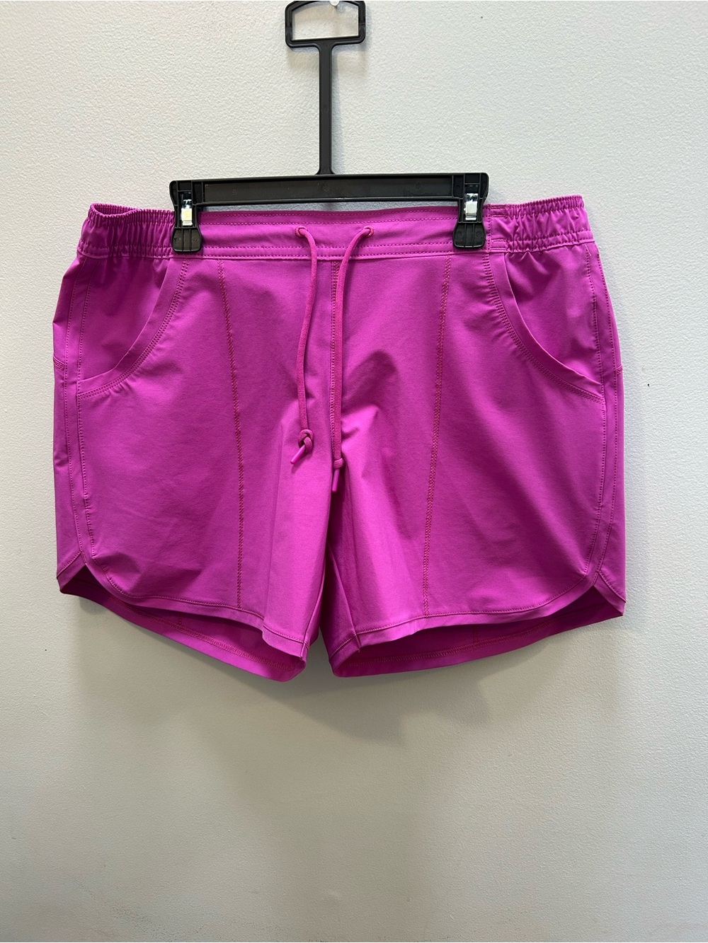 Lands End Sport Size 8 Women’s Active Drawstring Shorts in Bright Magenta